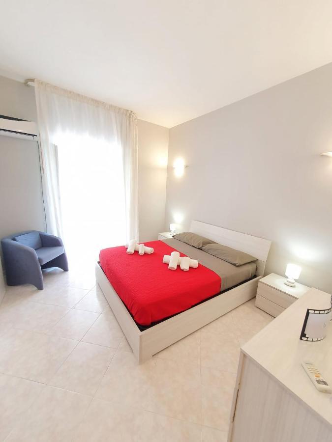 Ballaro' Market Apartment 3 ปาแลร์โม ภายนอก รูปภาพ